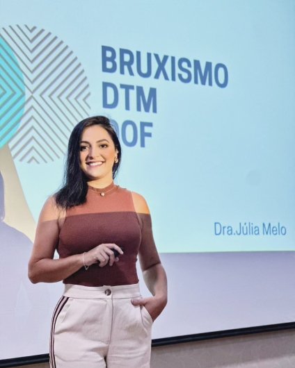 Dra. Júlia Melo Vieira