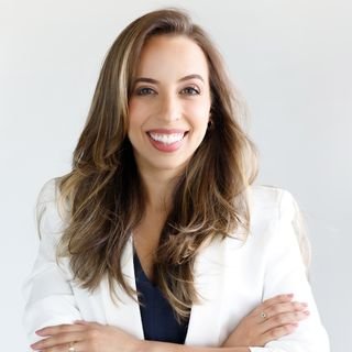 Dra. Larissa Dias