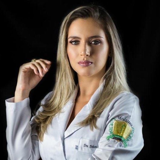 Dra. Débora Esteves de Sá