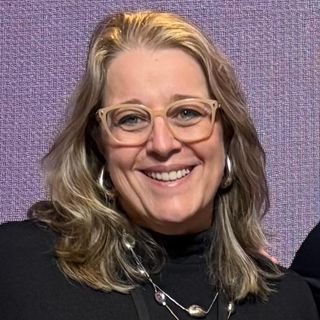 Dra. Claudia Sathler Lenz Cesar
