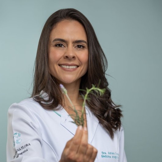 Dra. Adriana Flora
