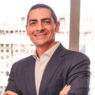 Dr. Guilherme Santiago