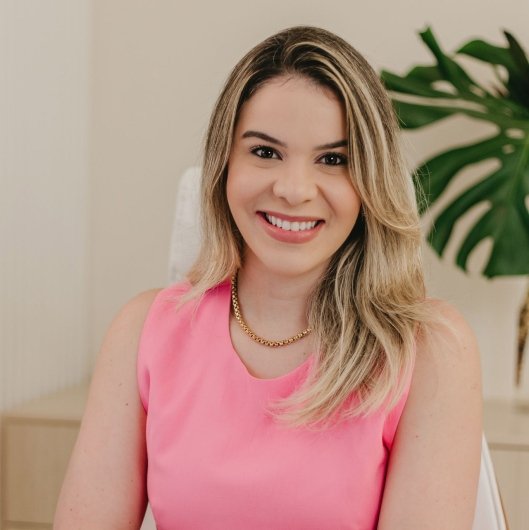 Dra. Karoline Sampaio