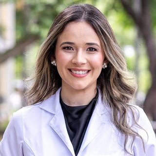 Dra. Karolyne Araújo