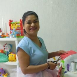 Andréia Pinto dos Santos .
