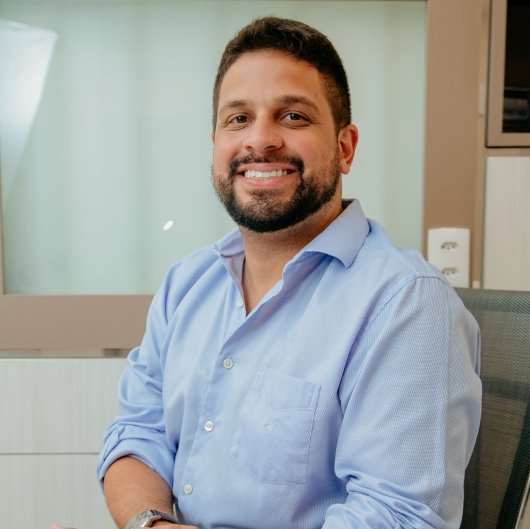 Dr. Lucas Mustafa