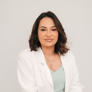 Dra. Fernanda Castro Manhães