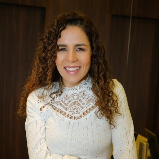 Dra. Eliara Farias Alves