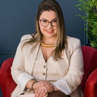 Dra. Thais Cristina Almeida Prado