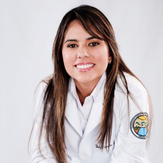 Dra. Camila Souto