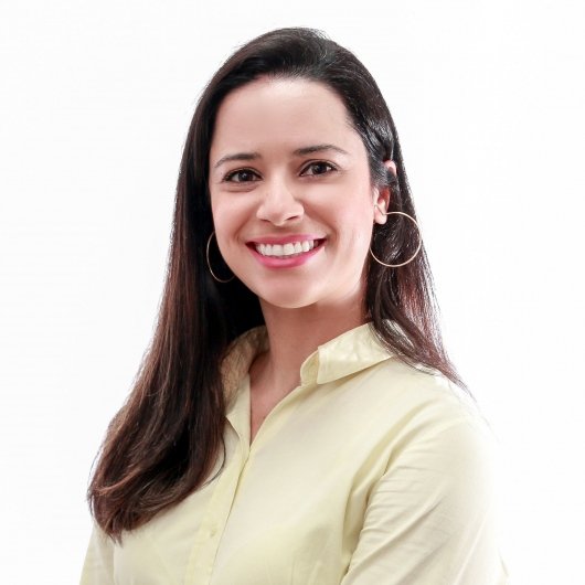 Dra. Flávia de Araújo Barbosa