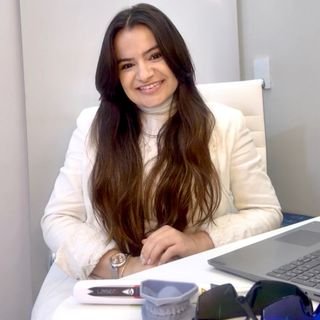 Dra. Fabíola Lins