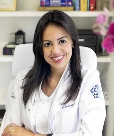 Dra. Bruna Henares