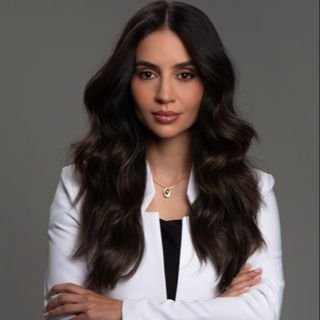 Dra. Débora Ferreira