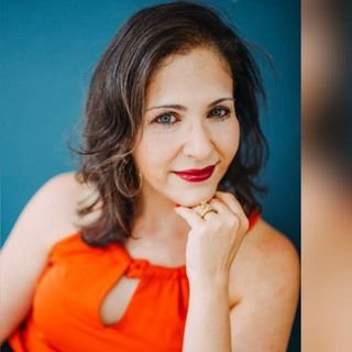 Dra. Debora Evelin Rodrigues