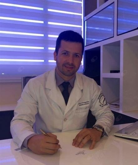 Dr. Lucas Evangelista Correia