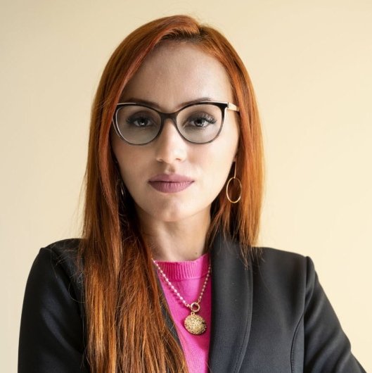Dra. Larisse Moreira
