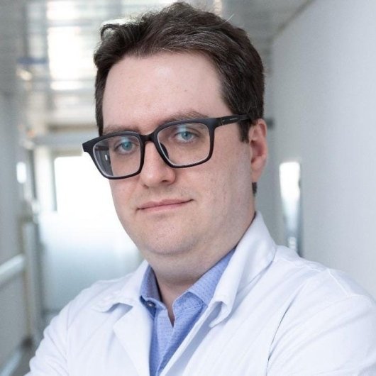 Dr. Daniel Garcia