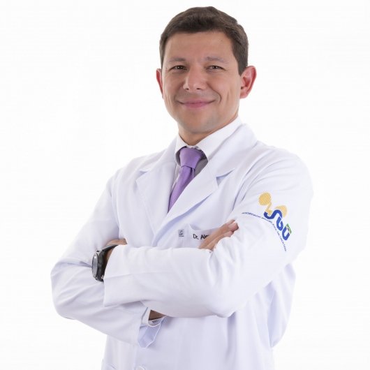 Dr. Alex Simões