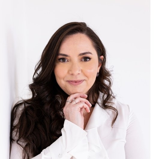 Dra. Paula Rezende Rios .