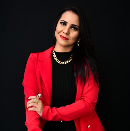 Dra. Ludmilla Sales