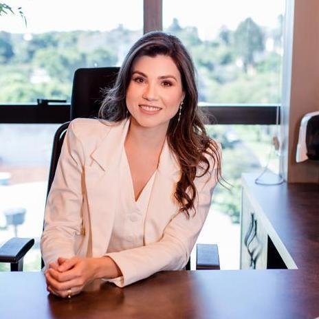 Dra. Fernanda Snovarski