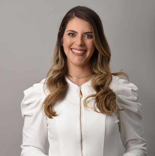 Dra. Alline Passos Carvalho