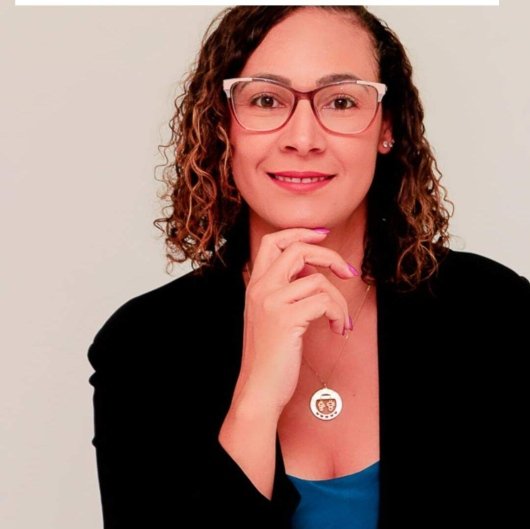Dra. Flávia Queiroz