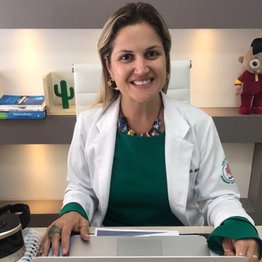 Dra. Kamile Mendes