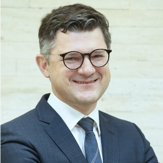 Dr. Benhur Davi Henz
