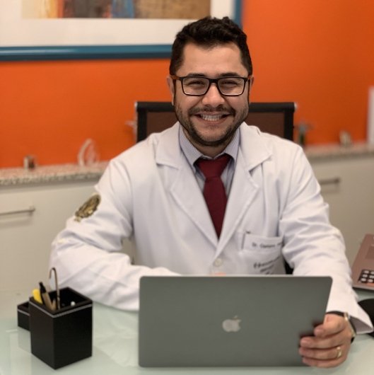 Dr. Gustavo Moura