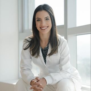 Dra. Larissa Martins