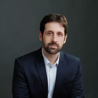 Dr. Vinicius Faria