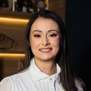 Dra. Viviane Novais