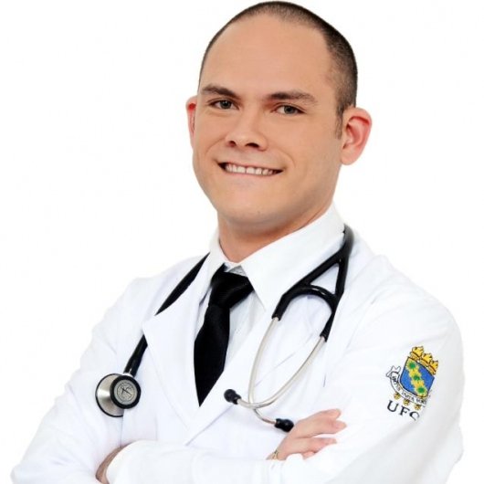 Dr. Moisés Cruz