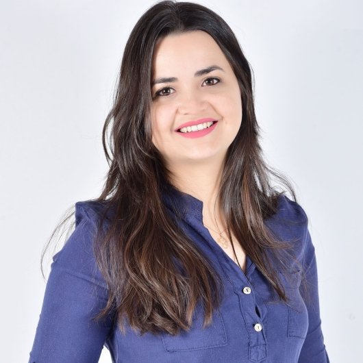 Prof. Érica Gonçalves Lacerda
