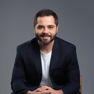 Dr. Vitor Moreira Melo