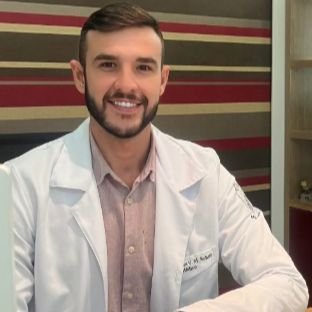 Dr. Matheus Valle