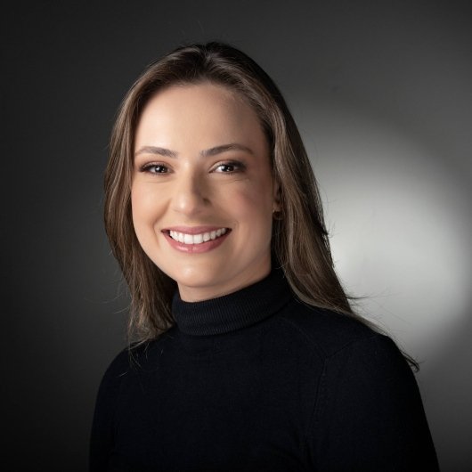 Dra. Larissa Valadares