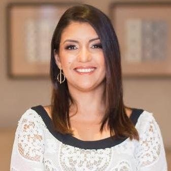Dra. Aline Sales Santos