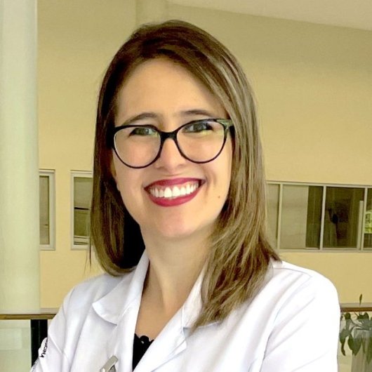 Dra. Betina Meazza Oliveira Souza