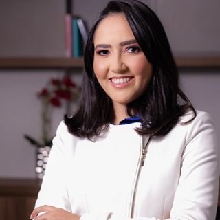 Dra. Thaís Soares