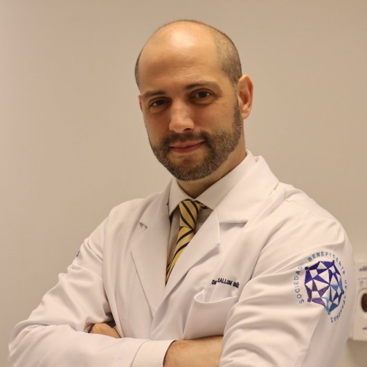 Dr. Alexandre Sallum Bull