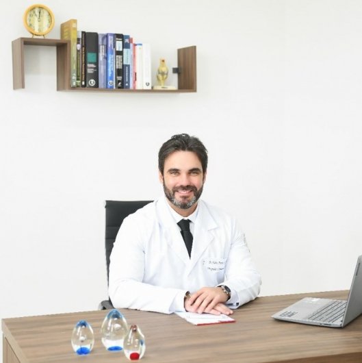 Dr. Fábio Freire .