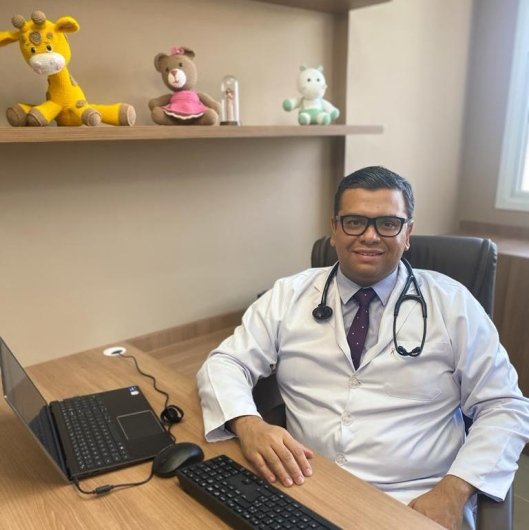 Dr. Marcus Felipe de Oliveira .