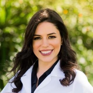 Dra. Daiane D'Ambros Ferreira