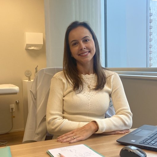 Dra. Lívia Cristina Oliveira Silva