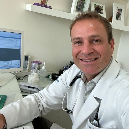 Dr. Ricardo Azevedo Mello