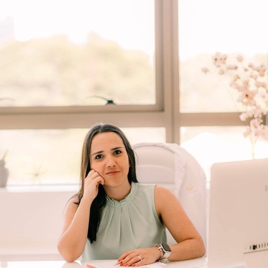 Dra. Danielle Martins Fernandes e Souza