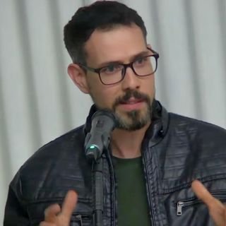 Dr. Carlos Eduardo Rodrigues de Araujo
